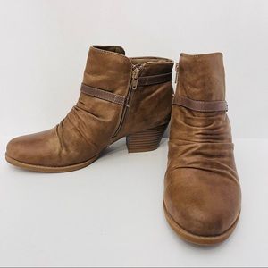 YUU ankle boots size 9